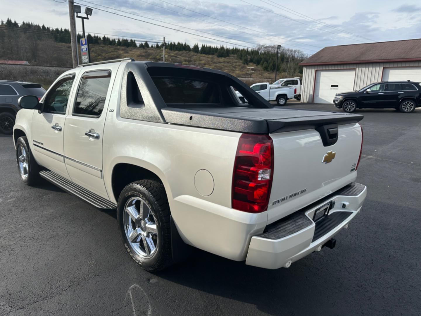 2011 White /BLACK Chevrolet Avalanche (3GNTKGE31BG) with an 8 engine, automatic transmission, located at 8464 Route 219, Brockway, PA, 15824, (814) 265-1330, 41.226871, -78.780518 - WOW...just traded in 2011 Chev Avalanche LTZ with leather, power/heated/cool seats, sunroof, DVD, hitch, and ONLY 64000 miles. Serviced and ready to go. Hard to find and we have the right one. - Photo#11